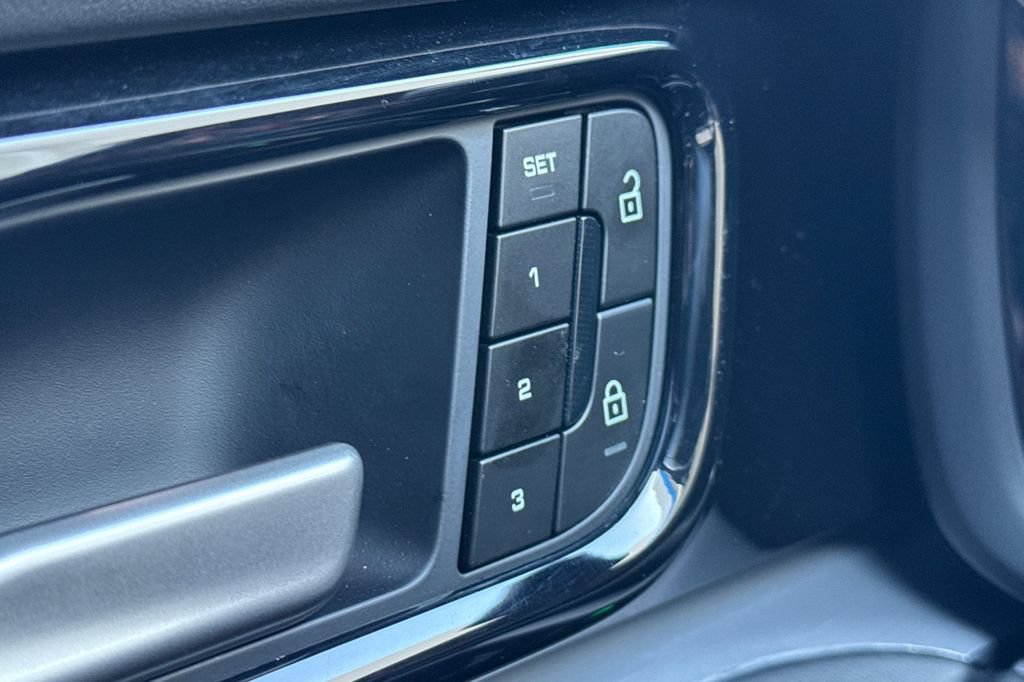 Used 2024 Porsche Panamera RWD image 33