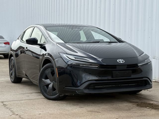 Used 2023 Toyota Prius LE image 2