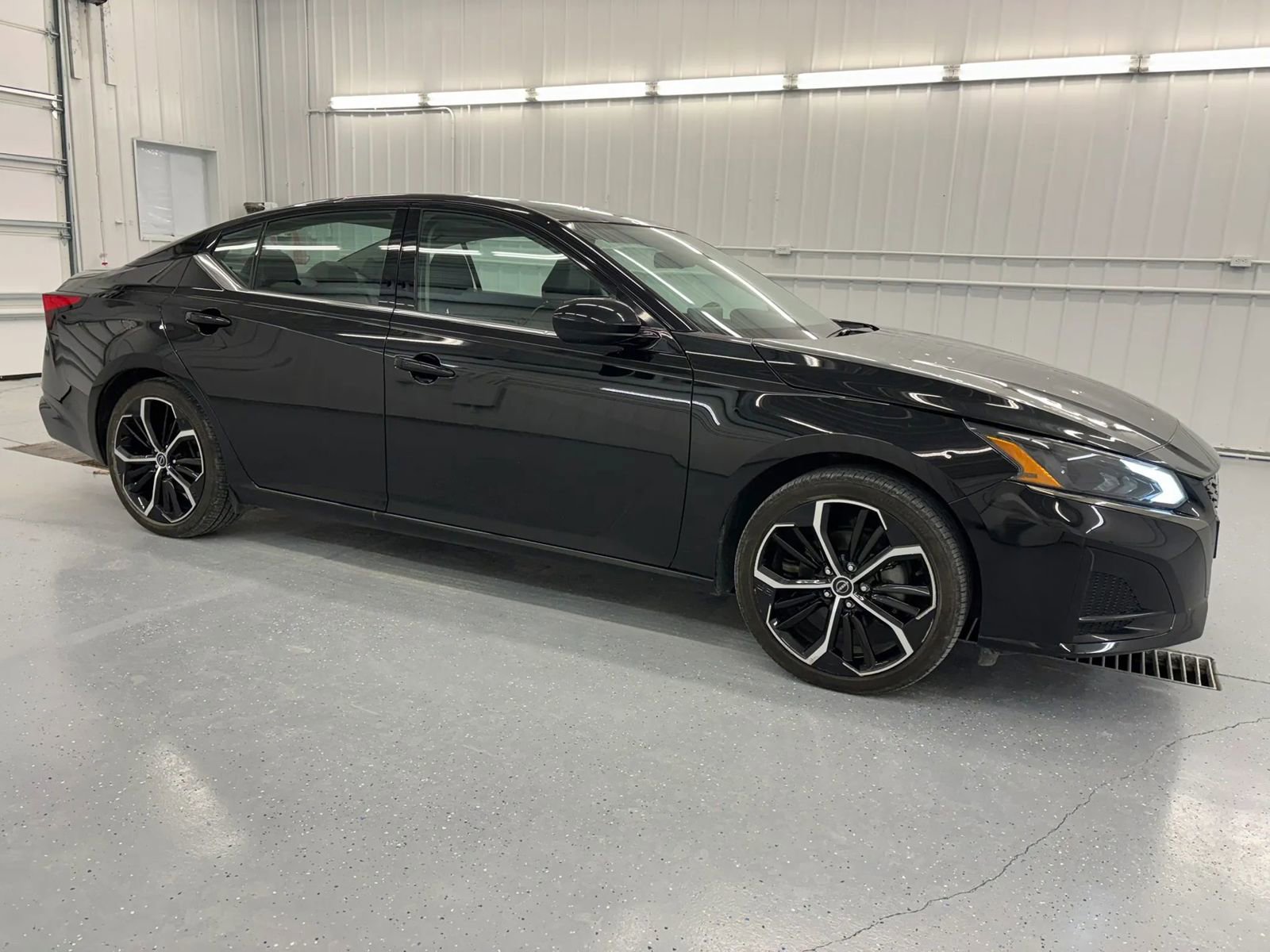 Used 2024 Nissan Altima 2.5 SR w/ SR Premium Package FWD image 14