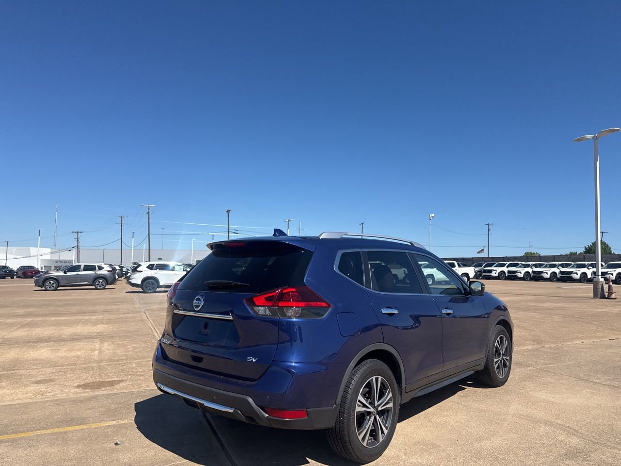Used 2020 Nissan Rogue SV w/ Premium Package image 21