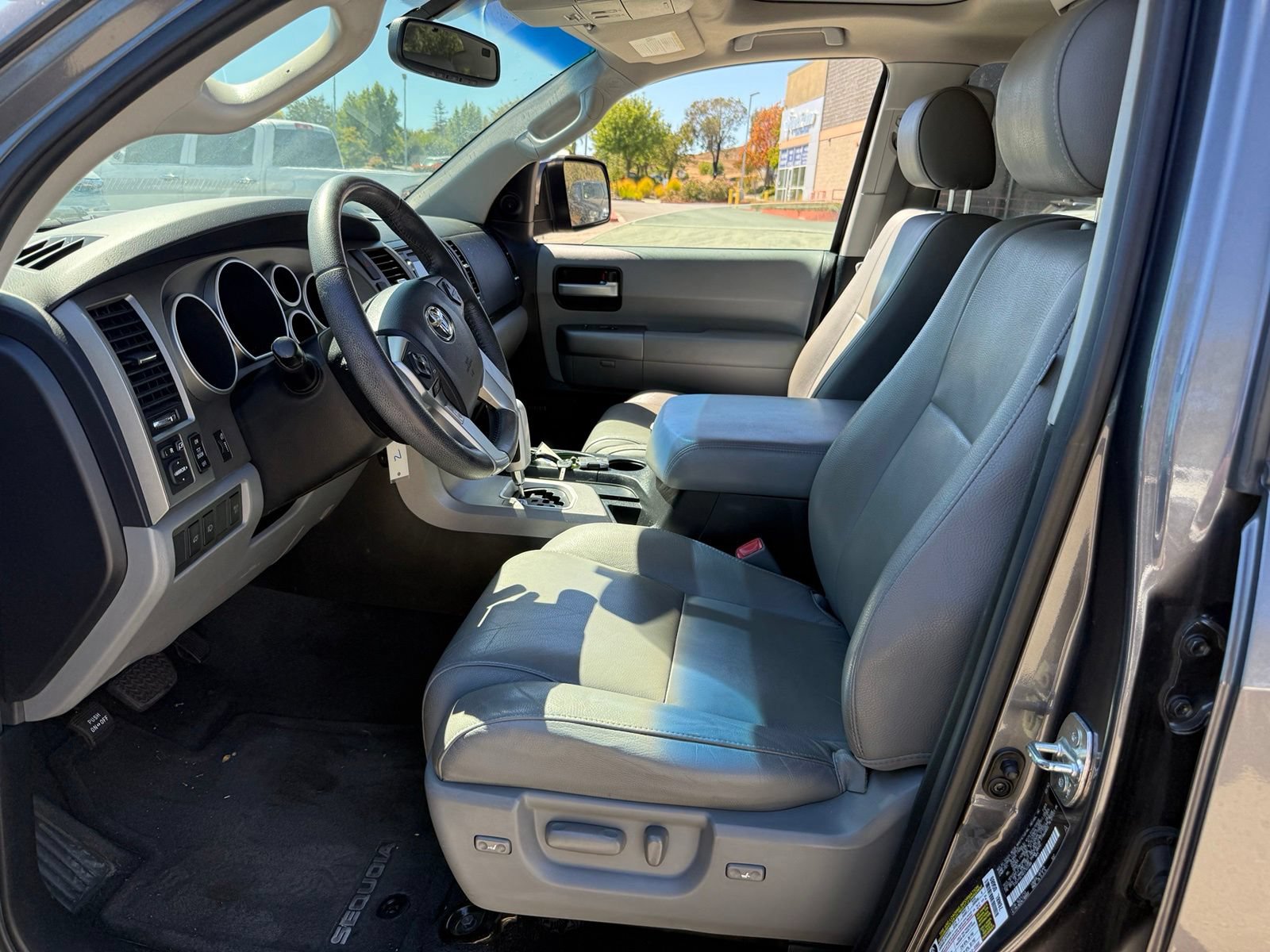 Used 2014 Toyota Sequoia Limited AWD/4WD image 10