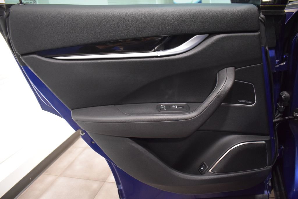 Used 2021 Maserati Levante image 12