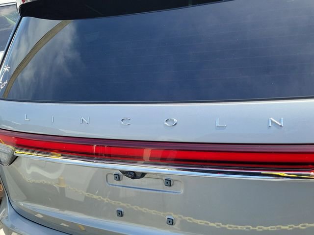 Used 2022 Lincoln Aviator Reserve w/ Class IV Trailer Tow Package RWD image 9