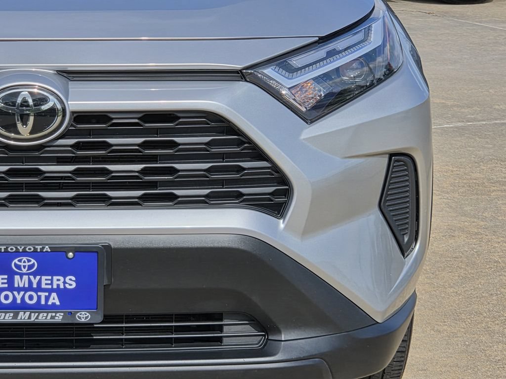 Used 2025 Toyota RAV4 XLE FWD image 4
