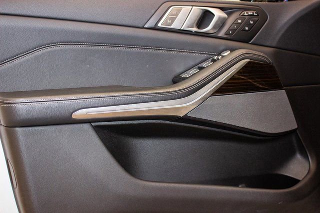 Used 2019 BMW X7 xDrive50i w/ Executive Package image 25