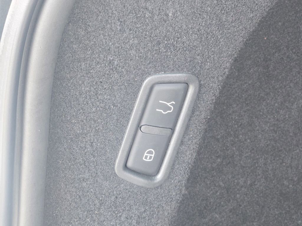 Used 2021 Maserati Levante GranLusso image 27