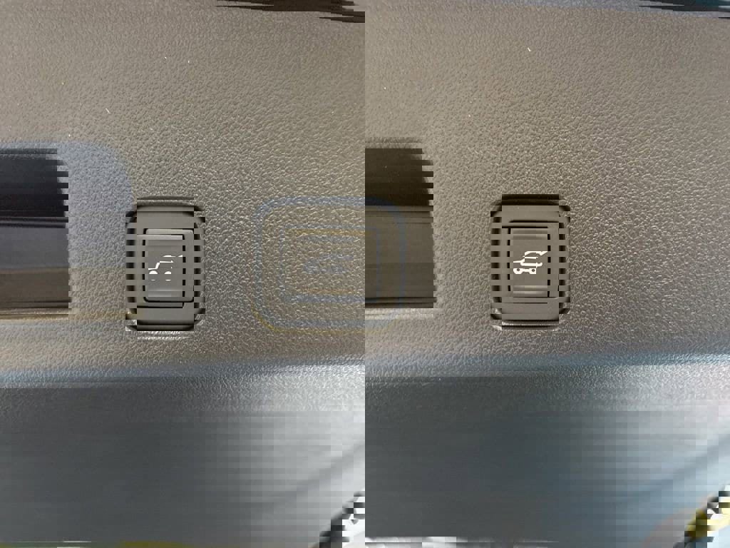 New 2026 Chevrolet Traverse LT w/ Sun and Wheel Package image 9