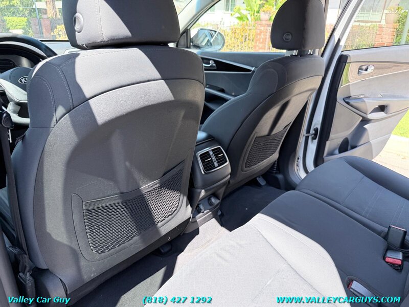 Used 2019 Kia Sorento FWD image 15