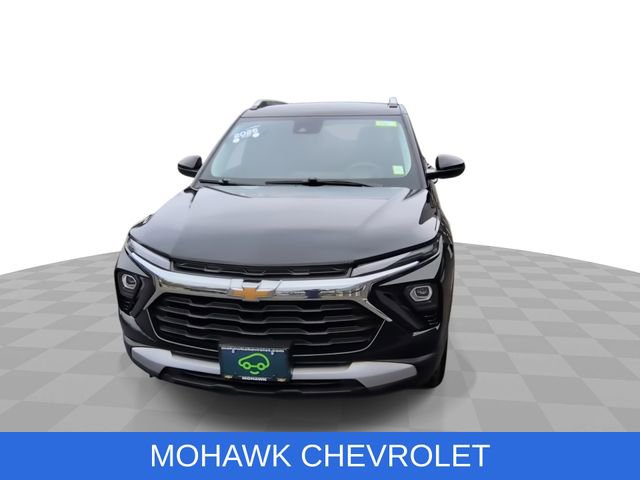 Used 2025 Chevrolet TrailBlazer LT AWD/4WD image 3