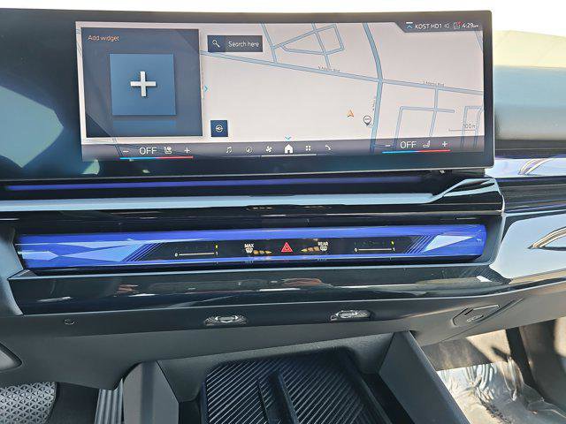 Used 2024 BMW 540i xDrive w/ Premium Package image 21