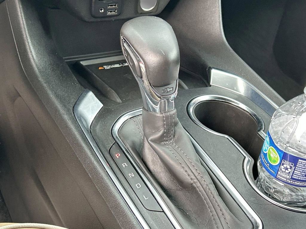 Used 2022 Chevrolet Traverse Premier FWD image 28