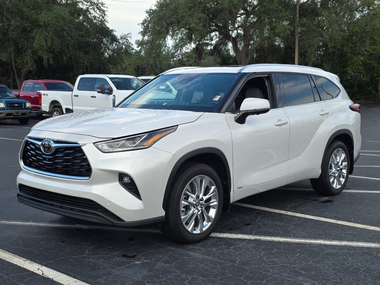 Used 2026 Toyota Highlander Limited AWD/4WD image 12