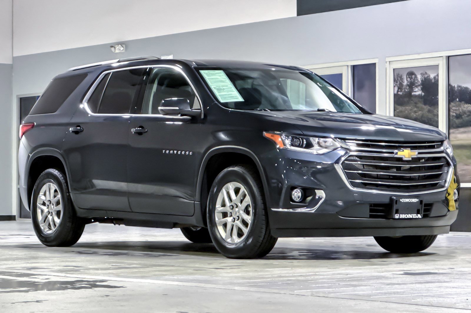Used 2021 Chevrolet Traverse LT image 6
