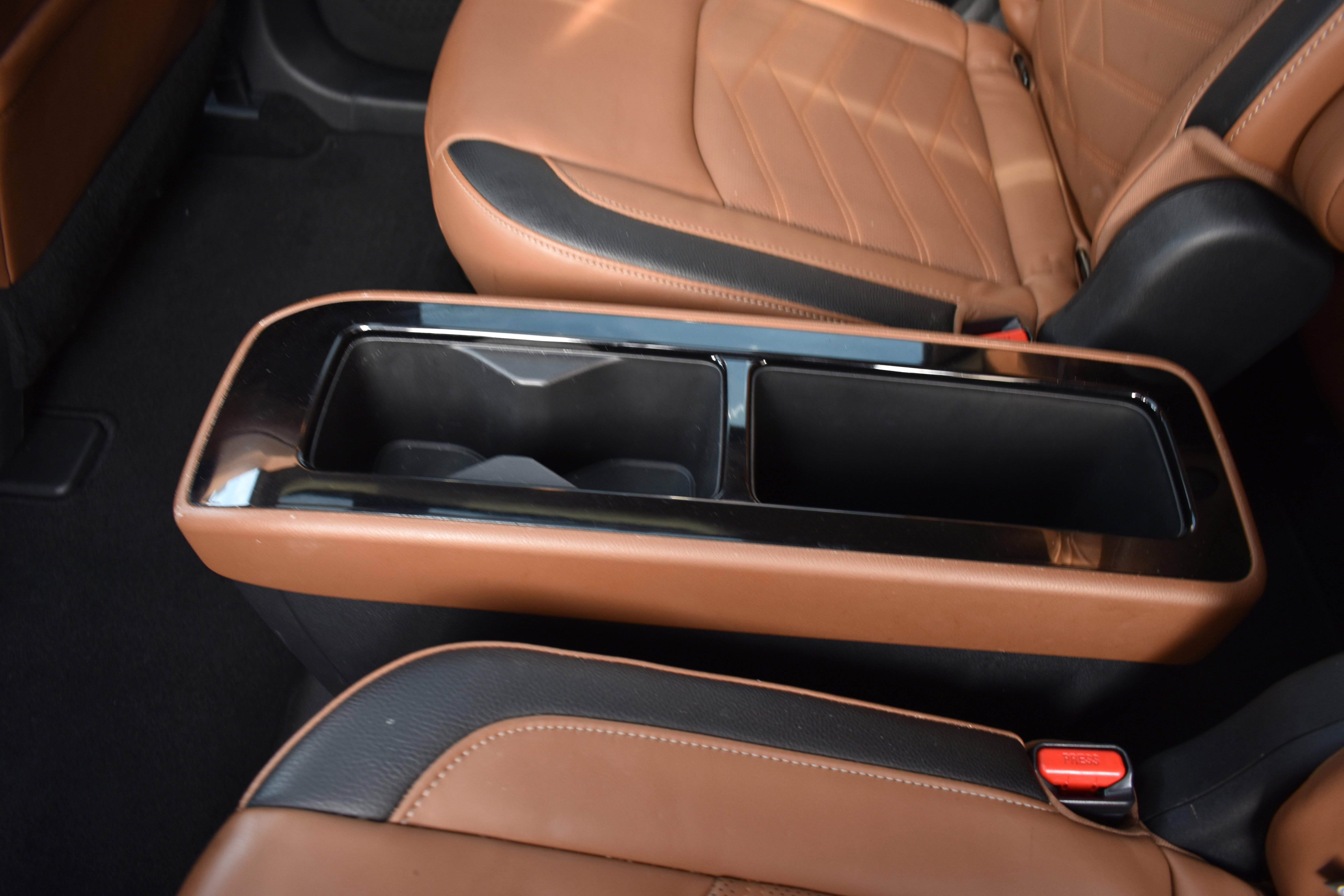 Used 2022 Nissan Pathfinder Platinum w/ Cargo Package image 32