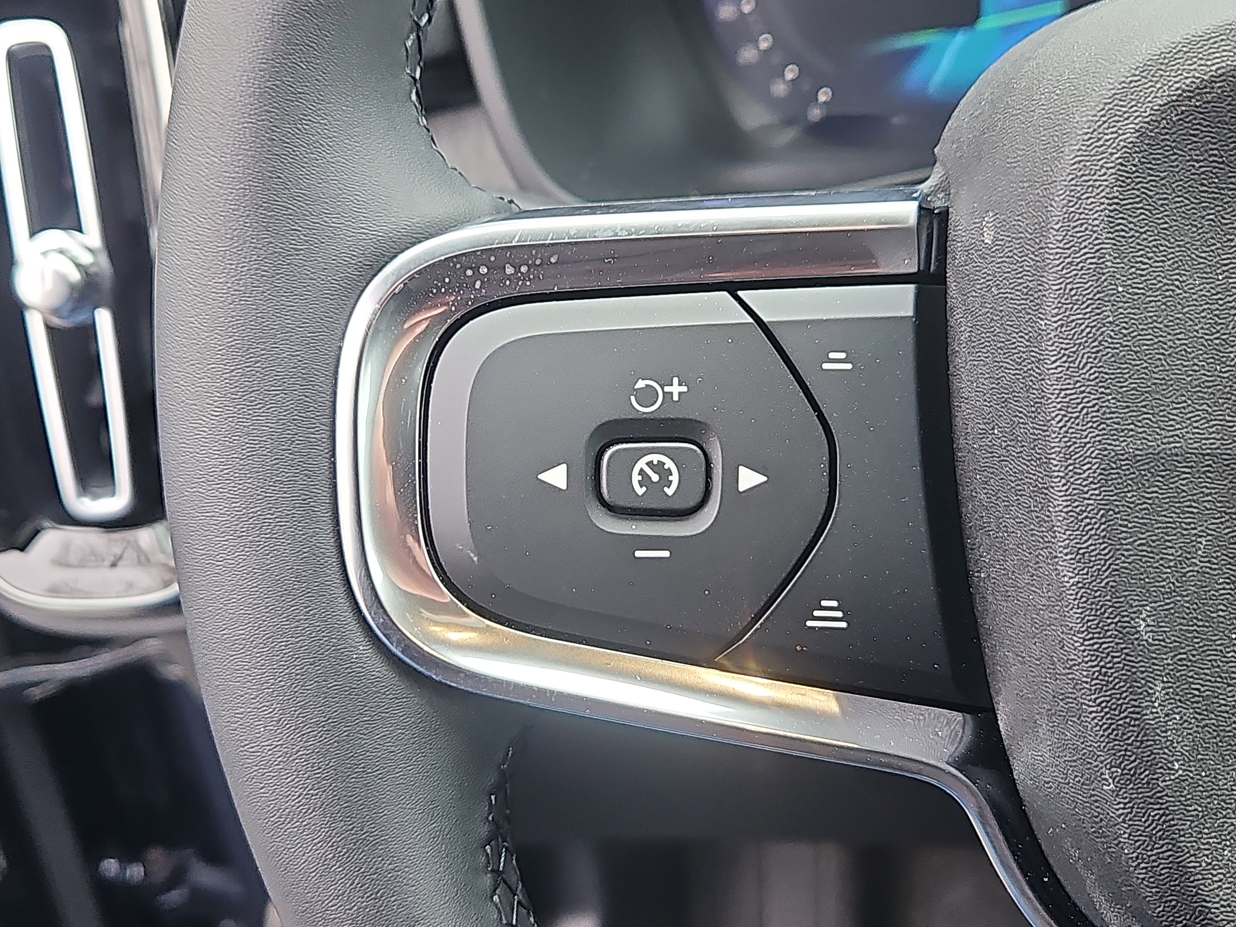 New 2026 Volvo XC40 B5 Plus w/ Protection Package Premier image 17