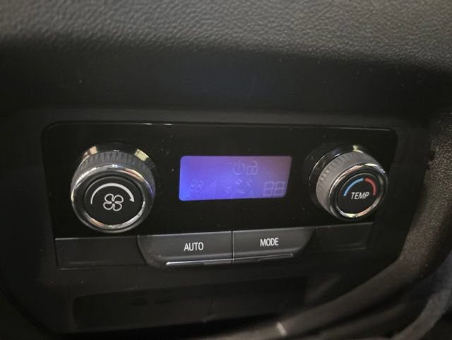 Used 2025 Chevrolet Traverse LT FWD image 17