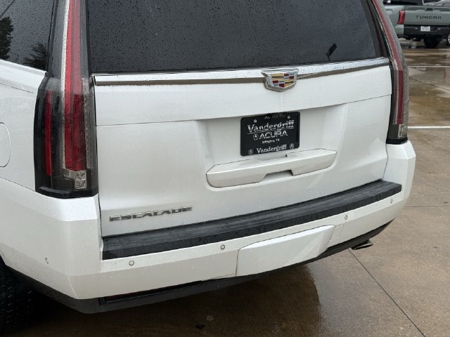 Used 2018 Cadillac Escalade Luxury AWD/4WD image 6
