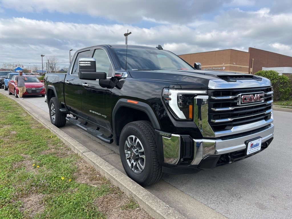 Used 2025 GMC Sierra 2500 SLT image 2