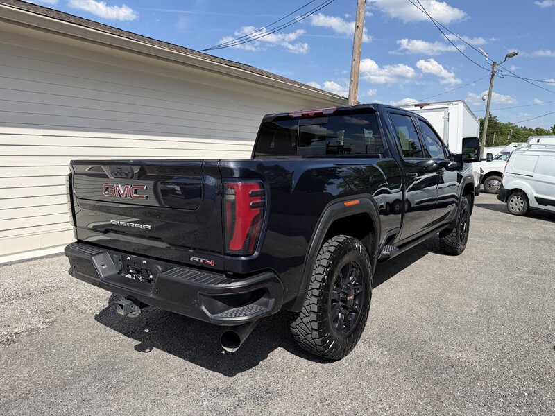 Used 2024 GMC Sierra 2500 AT4 w/ AT4 Preferred Package AWD/4WD image 11