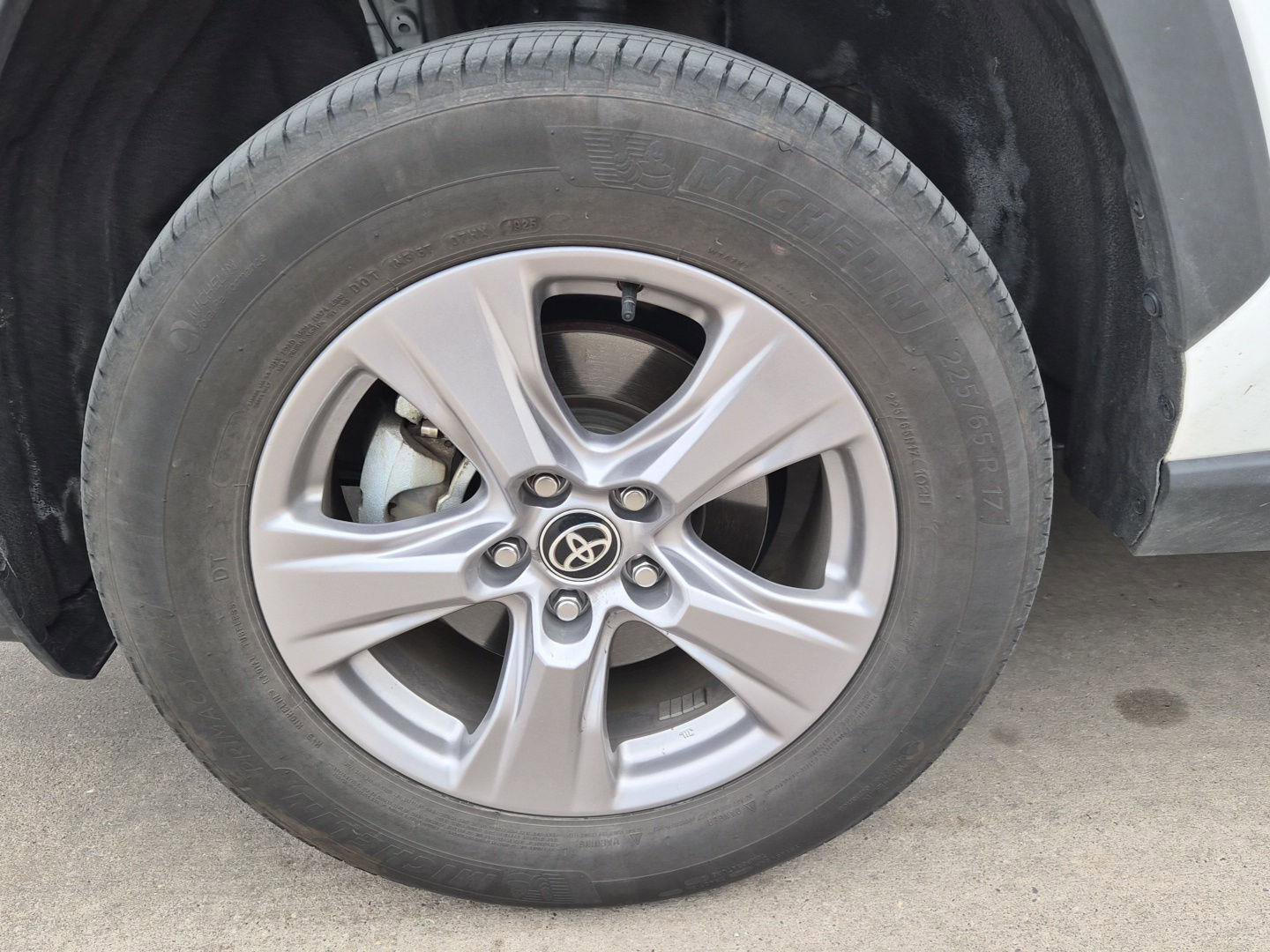 Used 2025 Toyota RAV4 XLE image 15