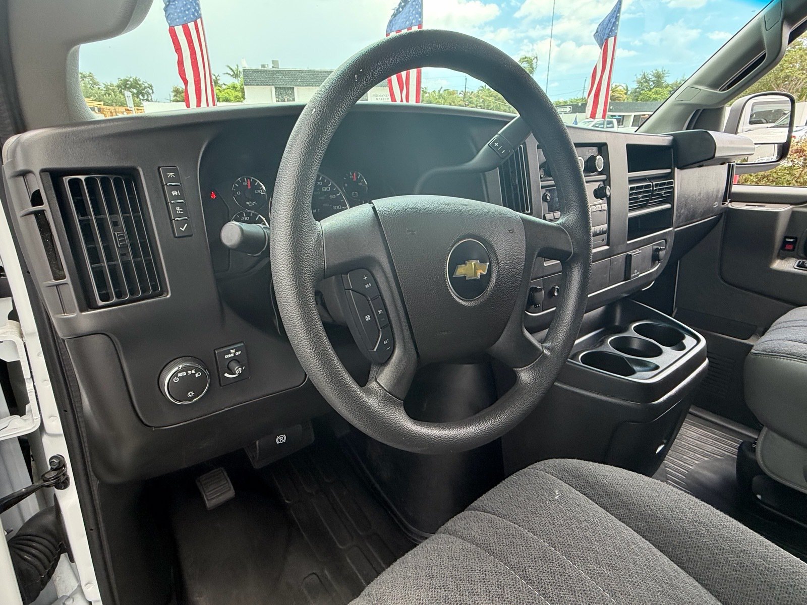 Used 2025 Chevrolet Express 2500 w/ Driver Convenience Package RWD image 10