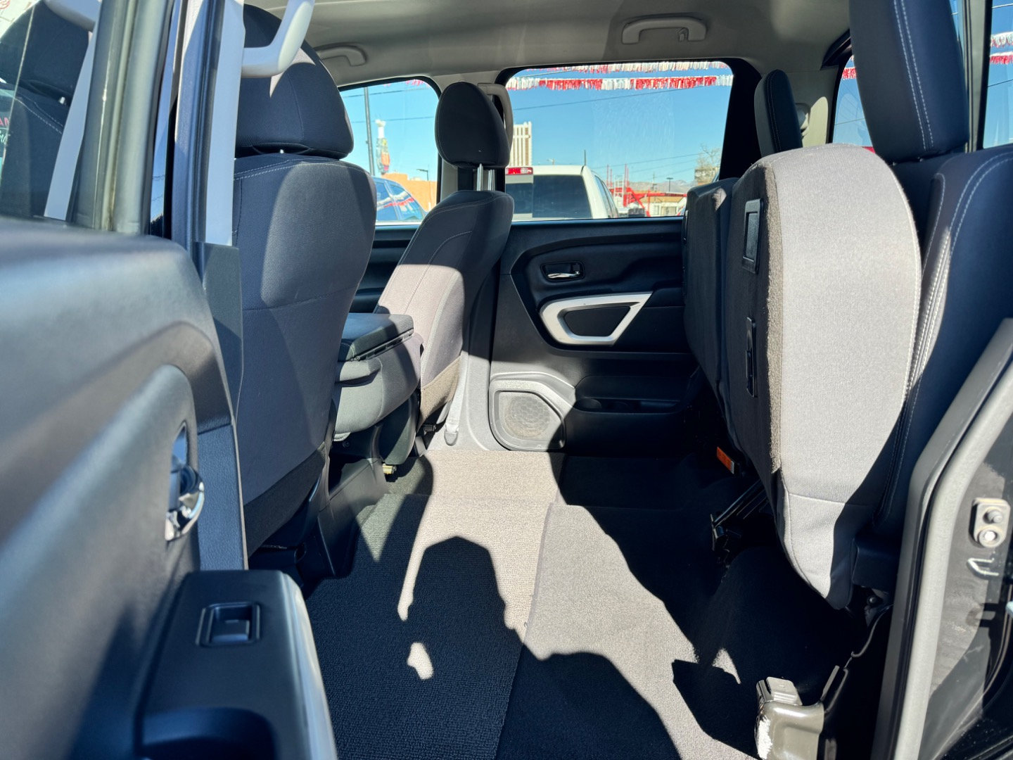 Used 2022 Nissan Titan SV AWD/4WD image 19