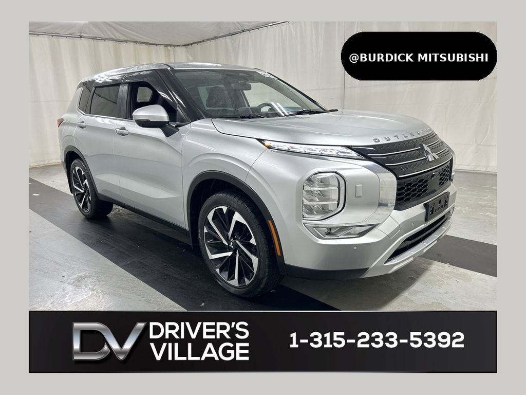 Used 2023 Mitsubishi Outlander SE AWD/4WD image 1