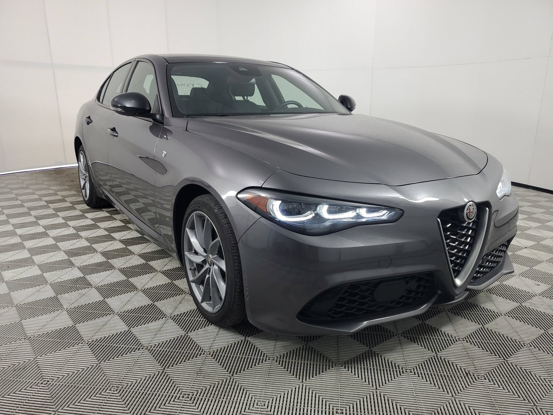 Used 2024 Alfa Romeo Giulia Ti w/ Active Assist Plus Package AWD/4WD image 2