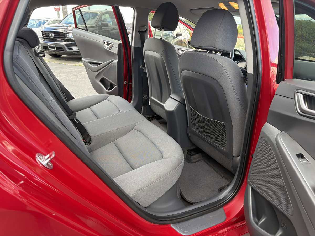 Used 2022 Hyundai Ioniq SE FWD image 35