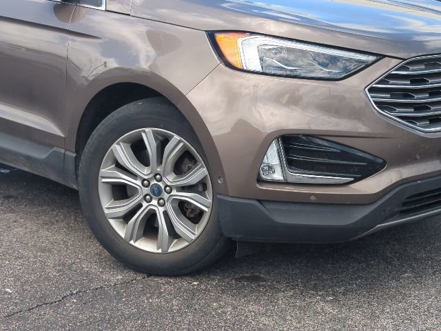 Used 2019 Ford Edge Titanium w/ Equipment Group 301A AWD/4WD image 2