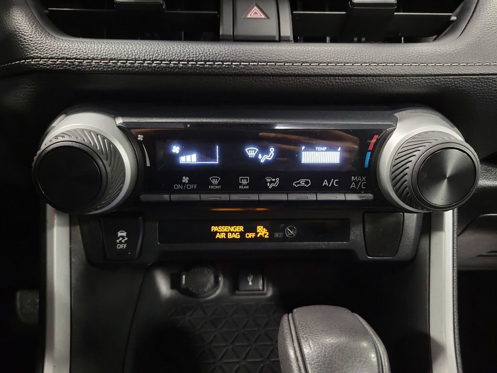 Used 2021 Toyota RAV4 LE image 17