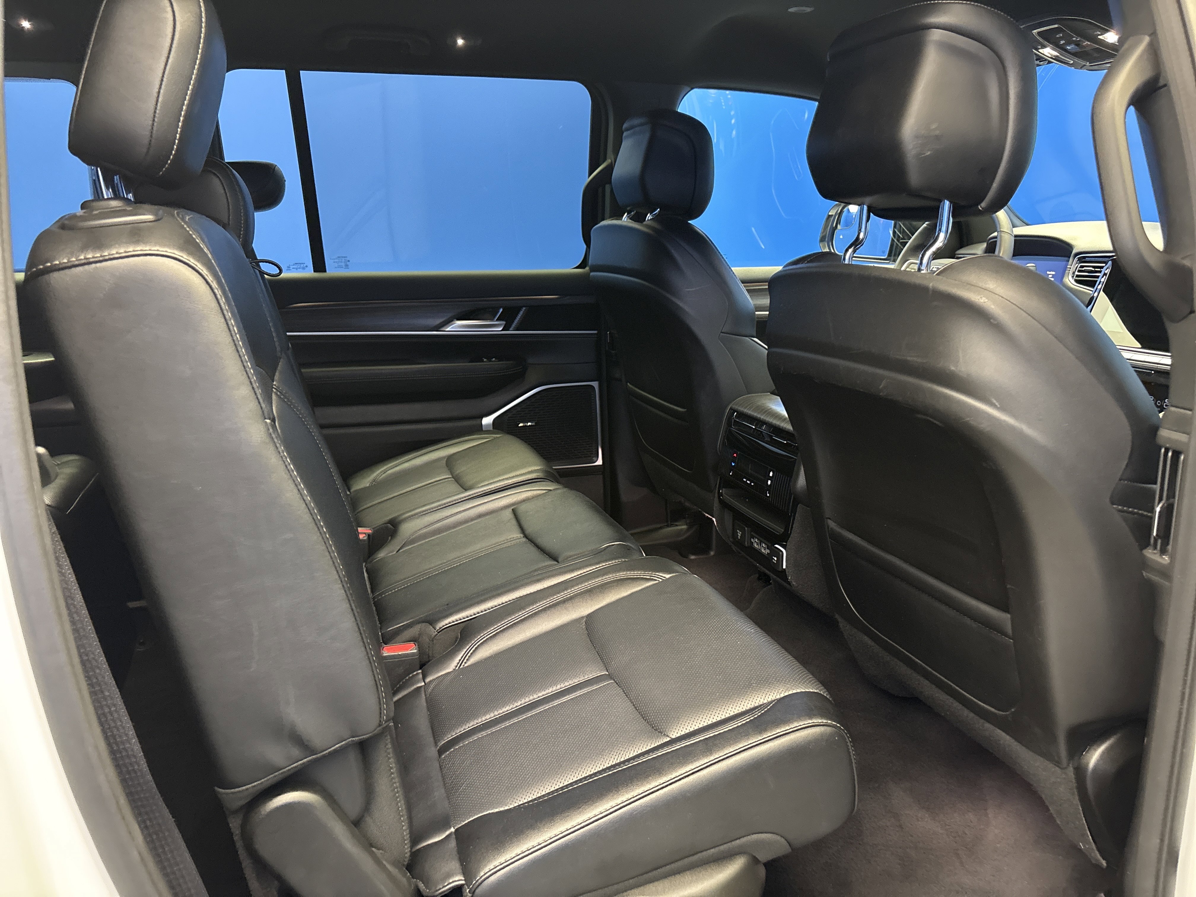 Used 2024 Jeep Wagoneer L Series II w/ Flexible Seating Group image 25