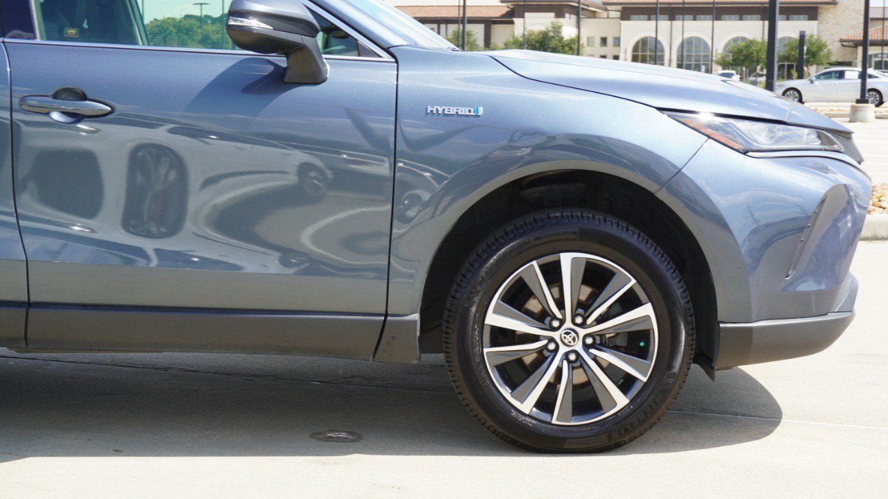 Used 2021 Toyota Venza LE w/ Carpet Mat Package (TMS) AWD/4WD image 9