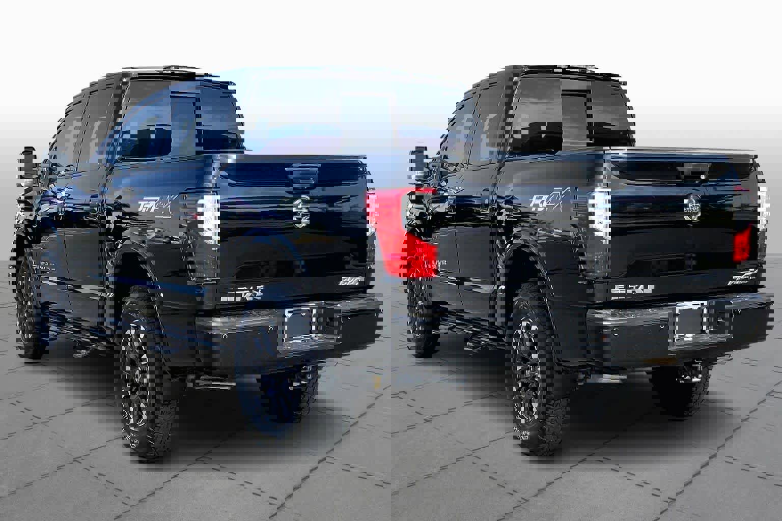 Used 2018 Nissan Titan PRO-4X w/ Pro-4x Utility Package image 12