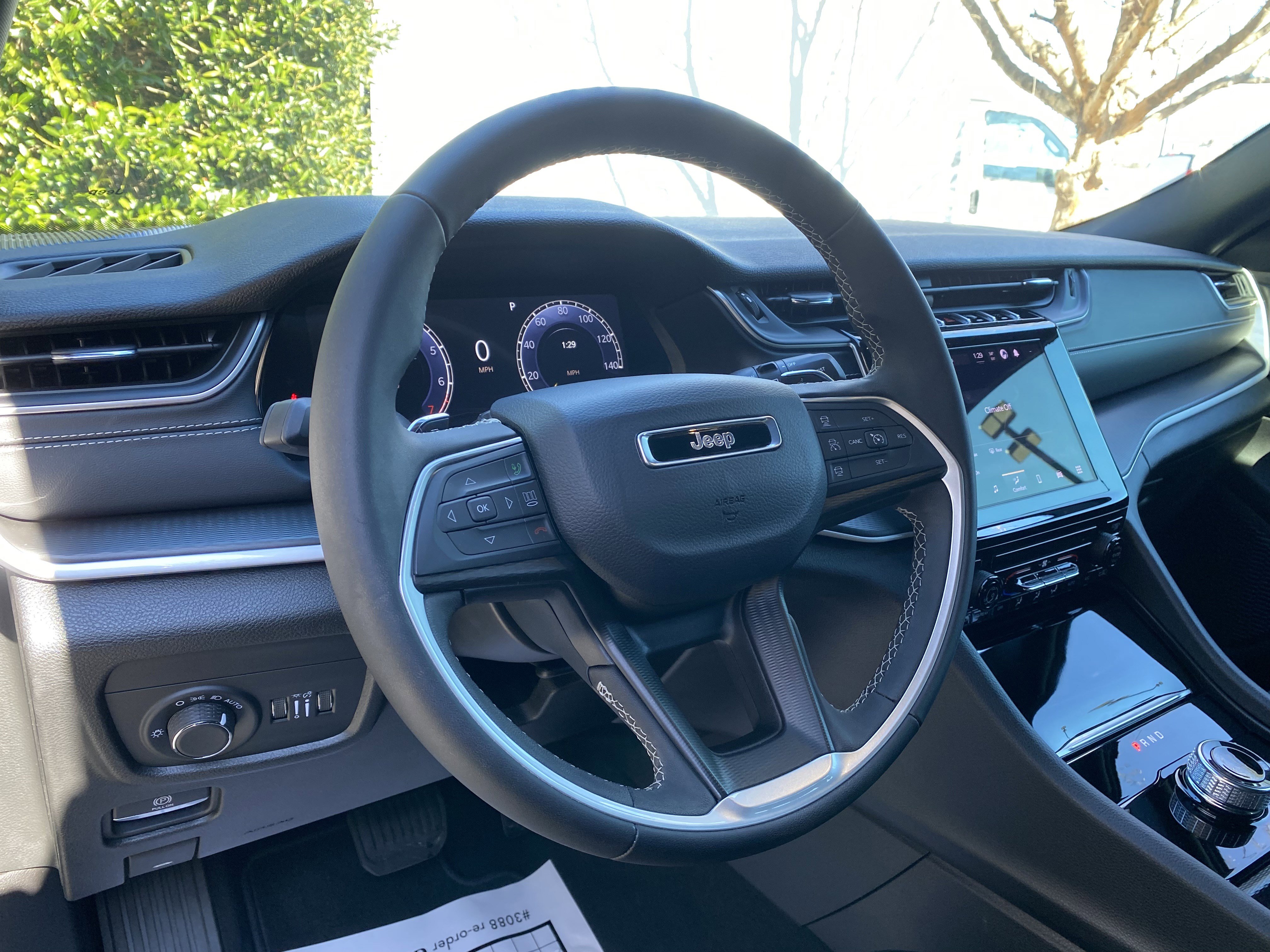 Used 2025 Jeep Grand Cherokee Laredo X image 17