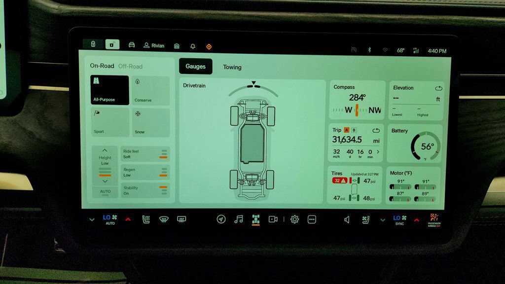 Used 2023 Rivian R1T Adventure image 19