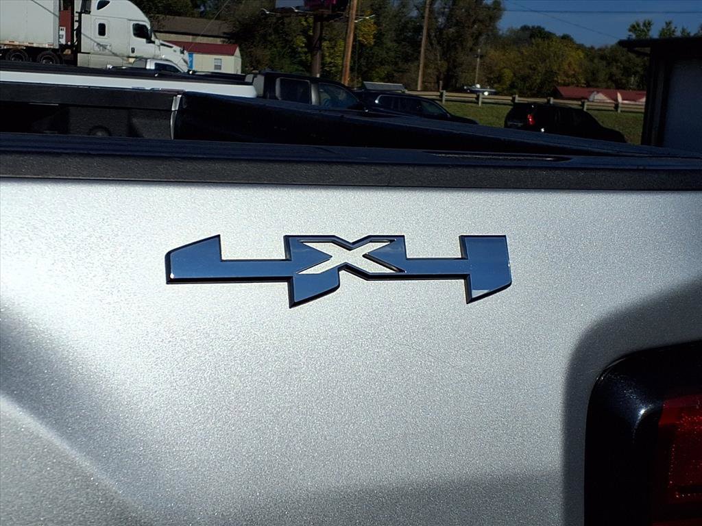 Used 2022 GMC Sierra 2500 Pro w/ Convenience Package image 6