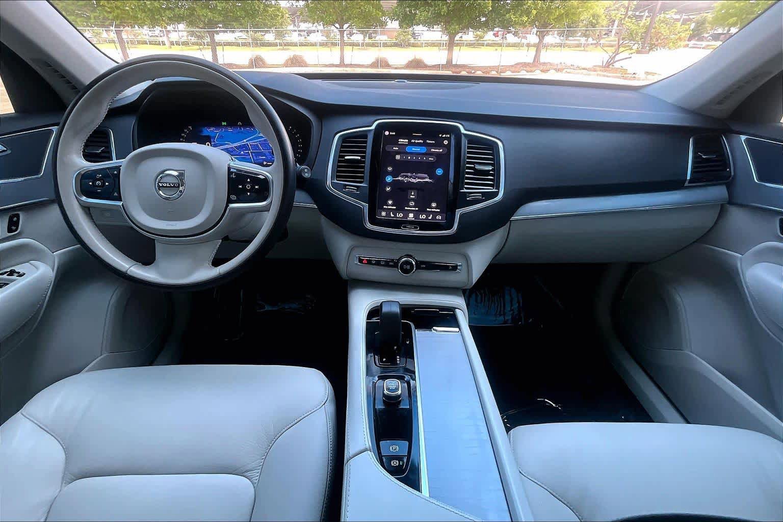 Used 2024 Volvo XC90 B5 Core AWD/4WD image 16