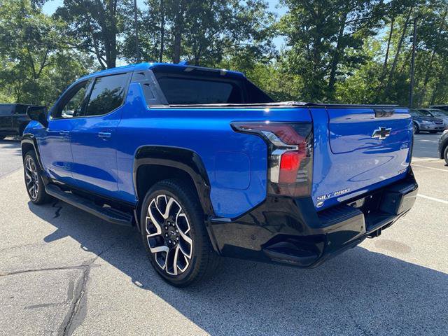 Certified 2025 Chevrolet Silverado EV RST AWD/4WD image 5