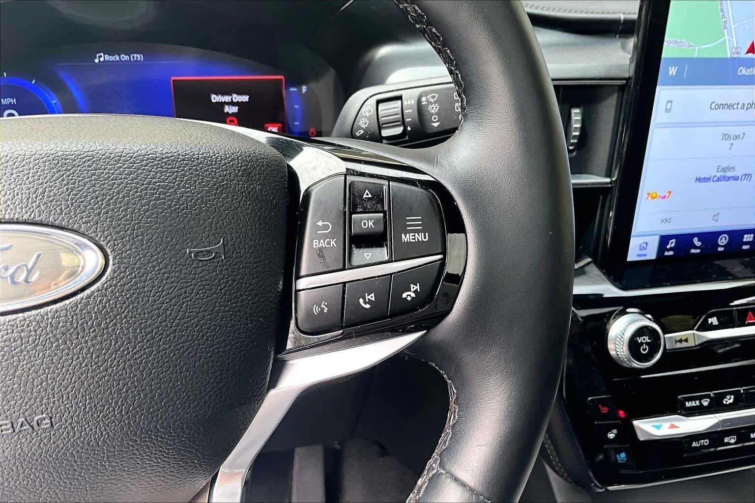 Used 2023 Ford Explorer Platinum w/ Technology Package AWD/4WD image 24