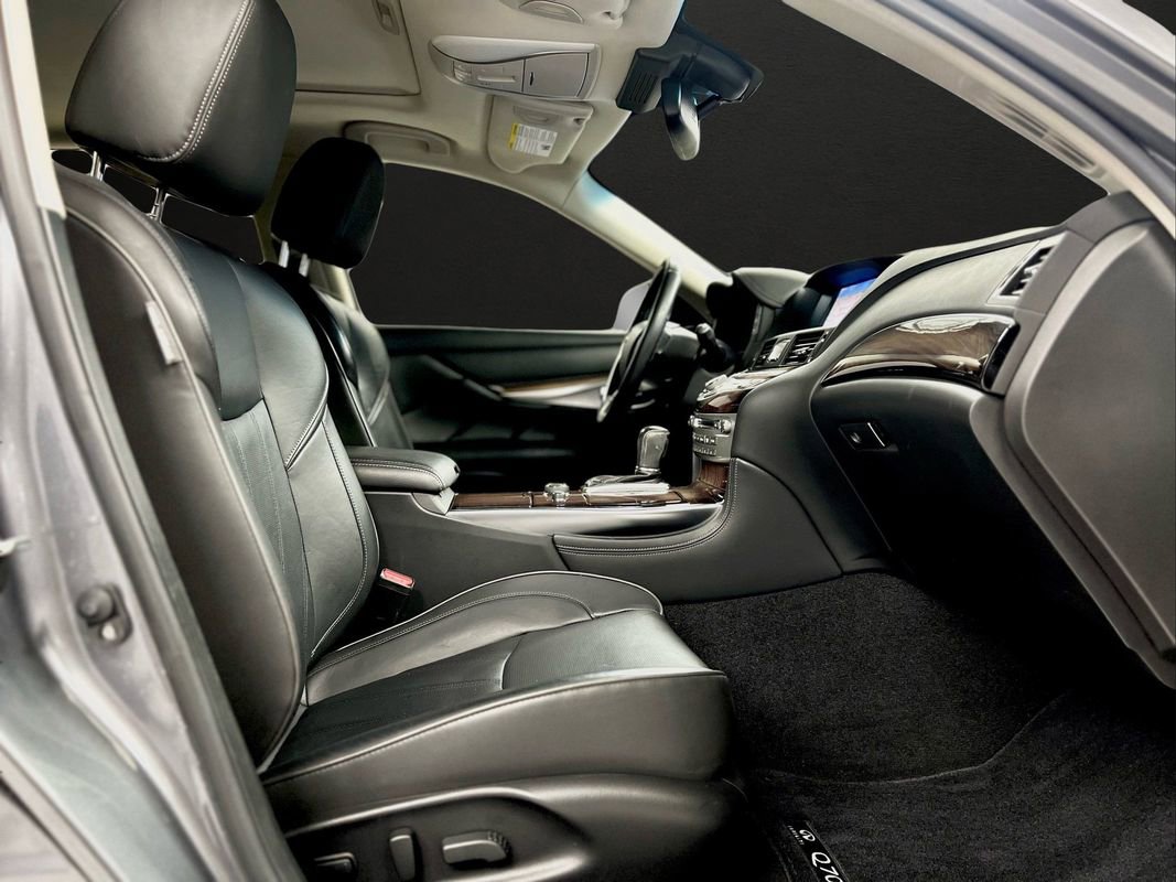 Used 2017 INFINITI Q70 L 3.7 w/ Deluxe Touring Package image 22