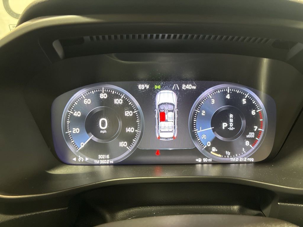 Used 2022 Volvo XC40 T5 R-Design w/ Climate Package image 28