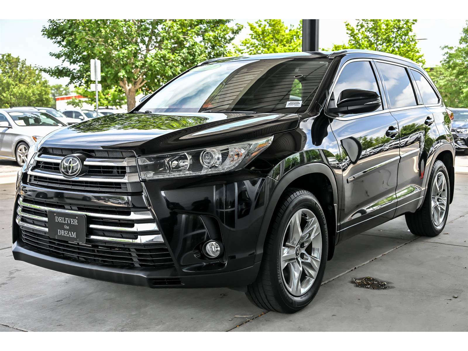 Used 2017 Toyota Highlander Limited w/ Protection Package #3 AWD/4WD image 5