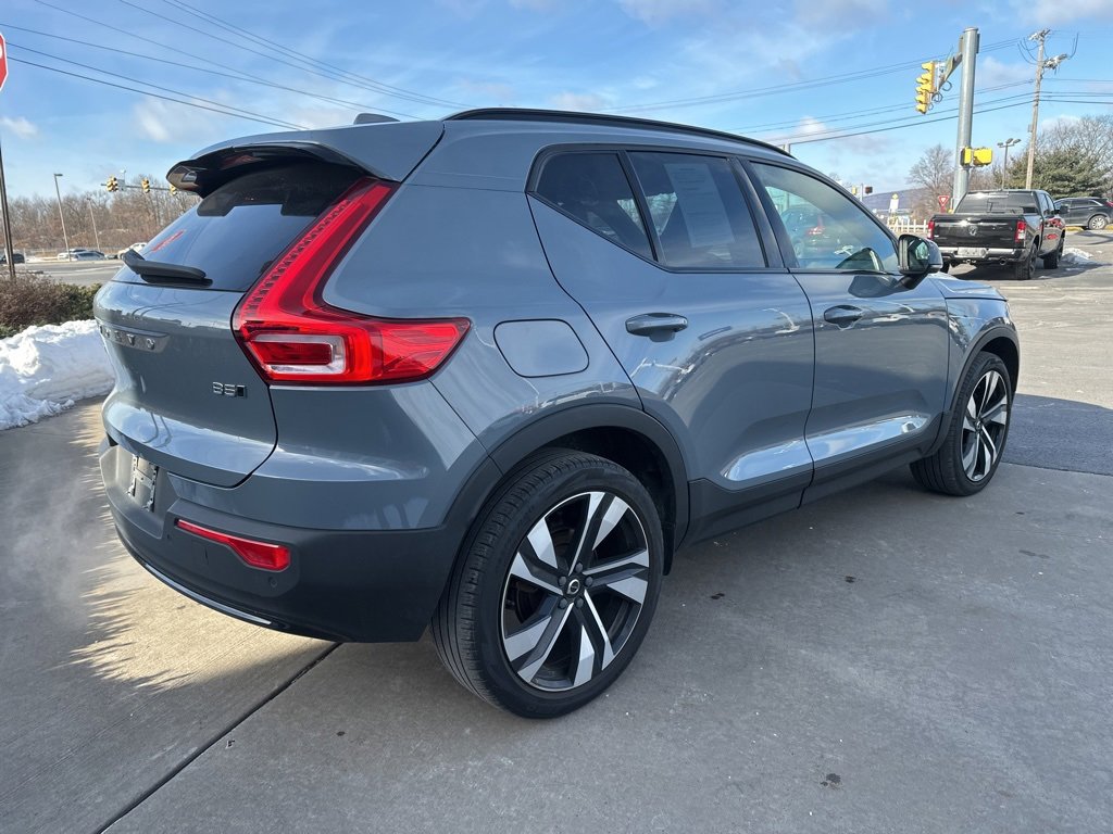 Certified 2023 Volvo XC40 B5 Ultimate w/ Protection Package Premier image 5