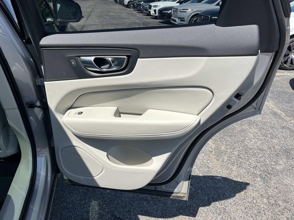 Certified 2025 Volvo XC60 T8 Plus w/ Protection Package Premier image 20