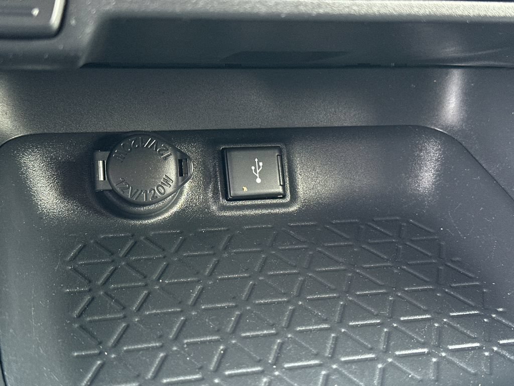 Used 2020 Toyota RAV4 LE AWD/4WD image 29