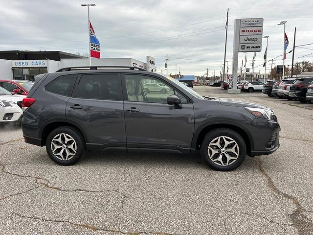 Used 2023 Subaru Forester Premium image 2