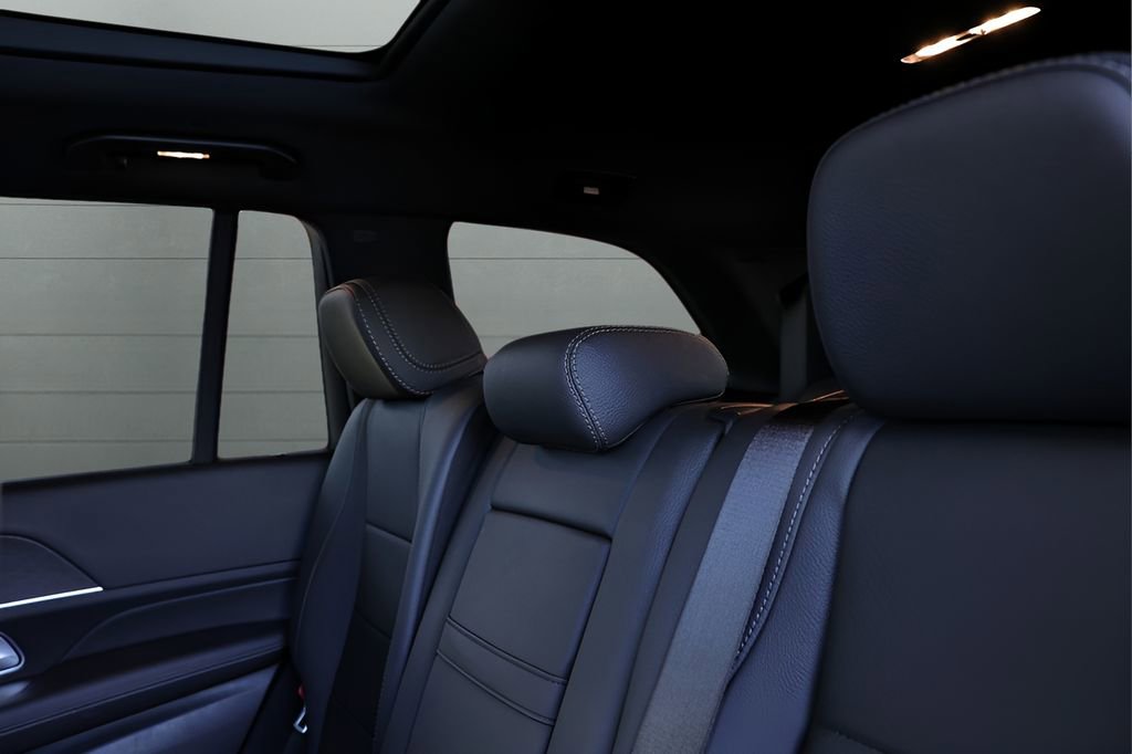 Used 2025 Mercedes-Benz GLS 450 4MATIC image 51