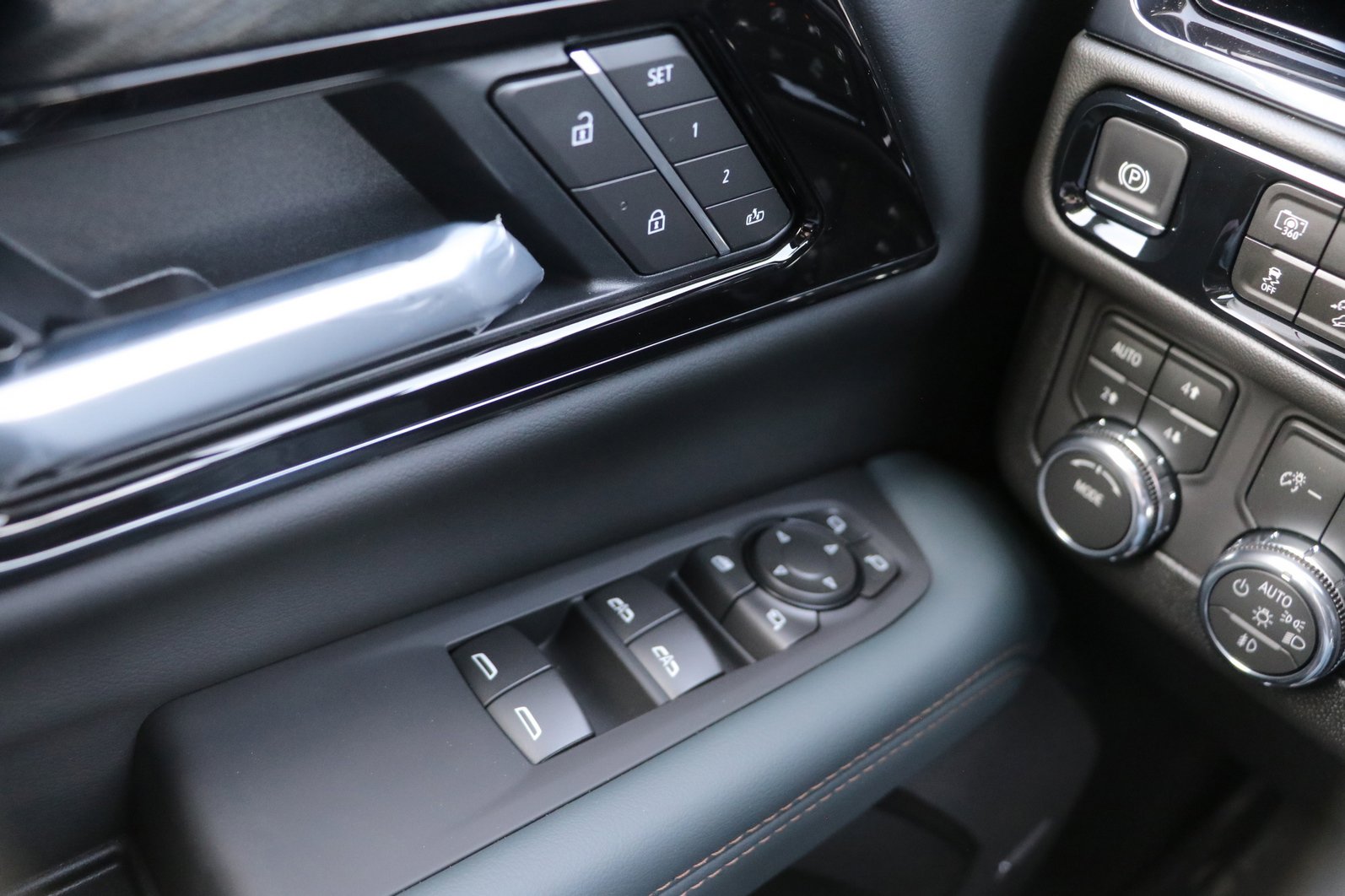 New 2026 GMC Yukon XL AT4 w/ AT4 Premium Package image 11