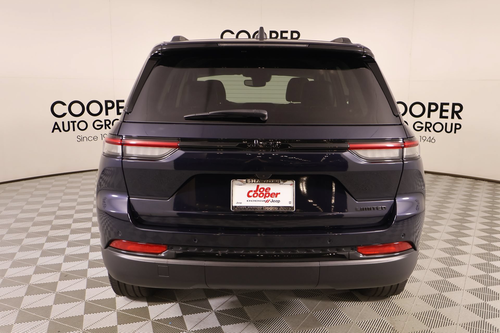 Used 2024 Jeep Grand Cherokee Limited w/ Black Appearance Package RWD image 22